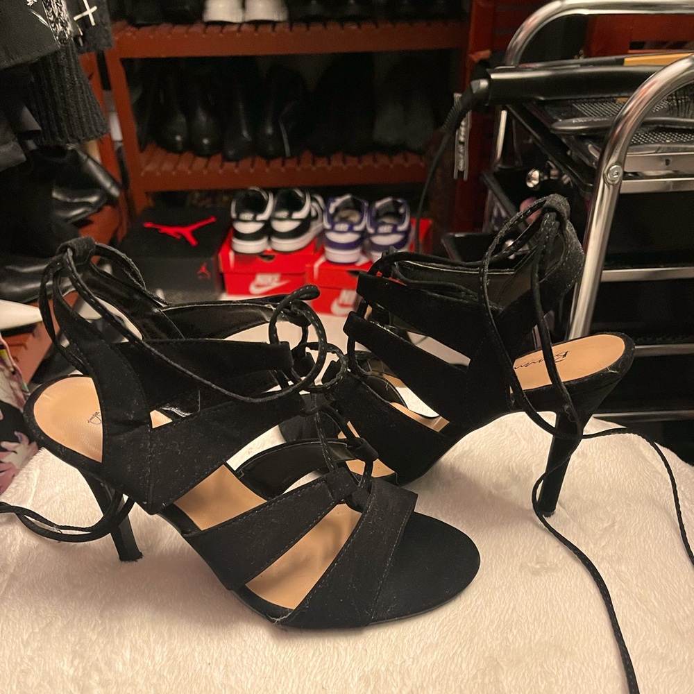 Suede padded black heels with tie to wrap up your legs